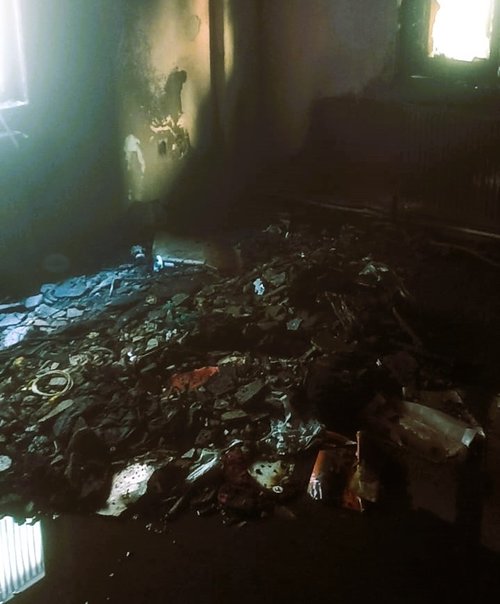 3 yaşındaki çocuk çakmakla evi yaktı