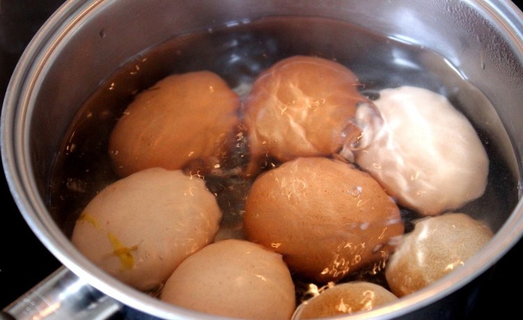 Eğer yumurtayı dolaba bu şekilde koyuyorsanız dikkat!