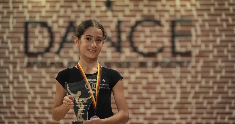 İzmirli Lena dansta parlamaya devam ediyor!