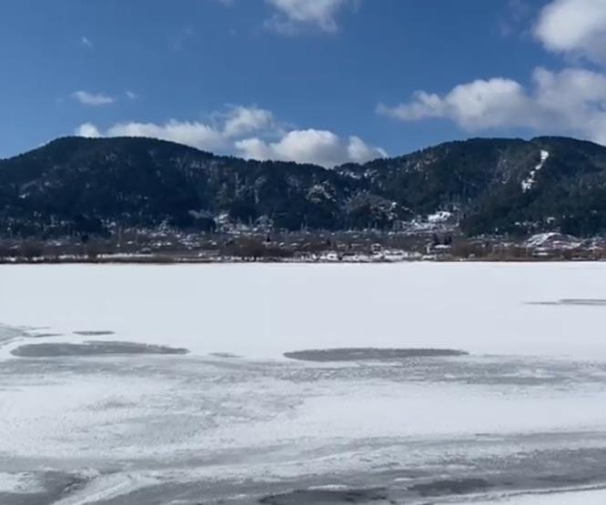 İzmir’in yüksekleri donuyor! Gölcük Gölü tamamen buz tuttu