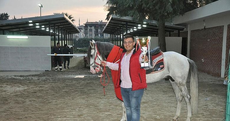 Sandıklılı genç atçı Türkiye ikincisi oldu