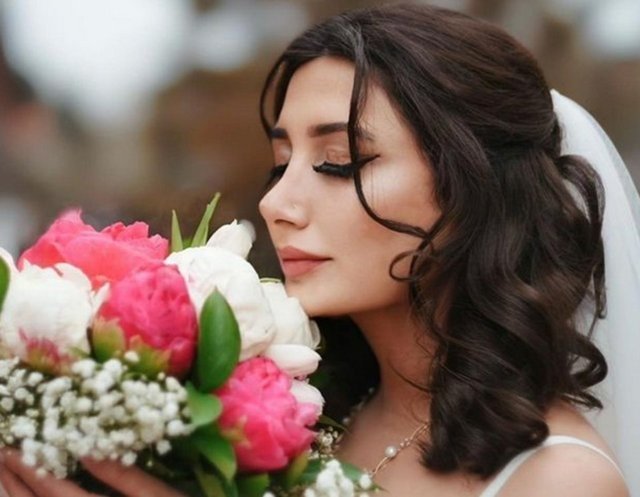 Şarkıcı Ceylan’ın kızı Melodi Bozkurt dünyaevine girdi