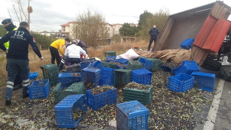 Çanakkale’de zeytin işçilerinin traktörü devrildi: 5 yaralı
