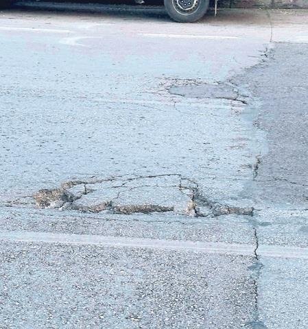 Kemalpaşa’daki mezarlıkta çöp kokusu isyanı