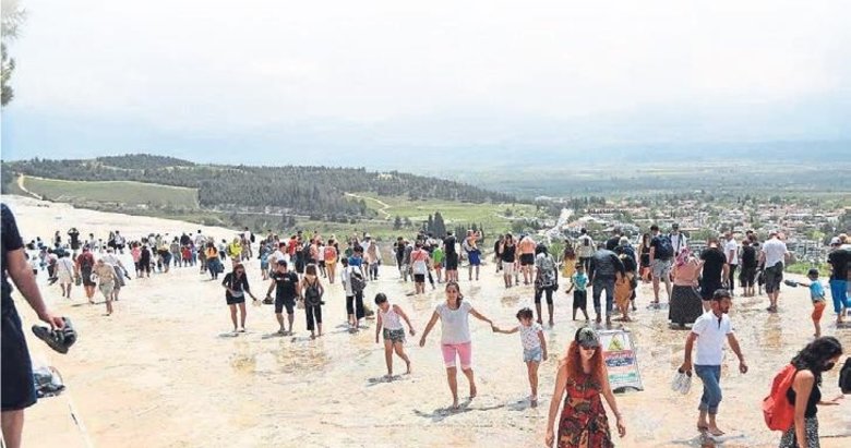 Pamukkale’ye 4 ayda 240 bin ziyaretçi