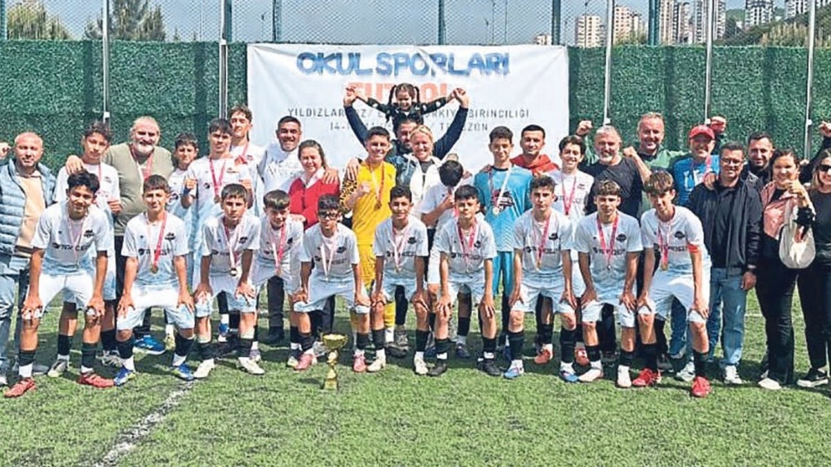 İzmir’in çifte şampiyonları