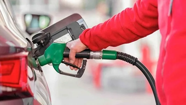 izmir-guncel-akarkayit-fiyatlari-2-temmuz-persembe-benzine-zam-mi-geldi-1782977591568.jpeg