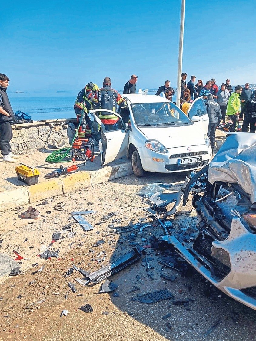 Liselilerin ölümü Ayvalık’ı yasa boğdu
