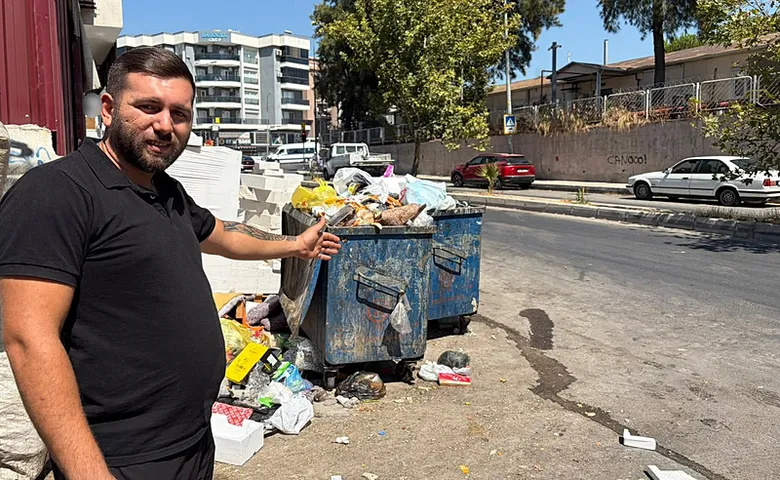 izmir-bucada-cop-krizi-kontrolden-cikti-sabri-tasan-vatandas-copleri-yola-sacti-1787230722721.png