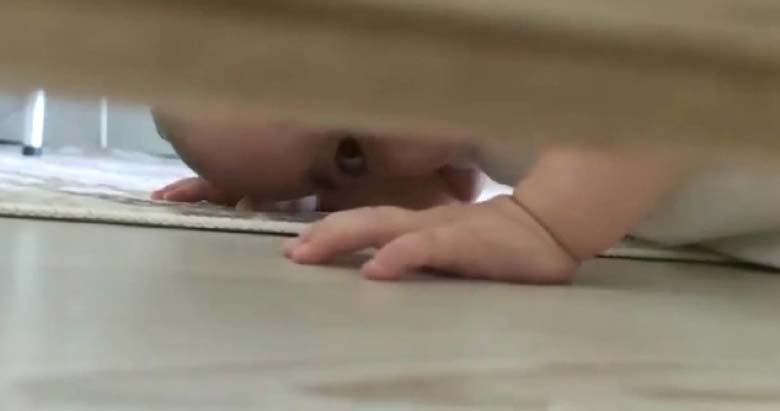 Testi pozitif çıkan baba ile küçük kızının duygusal anları