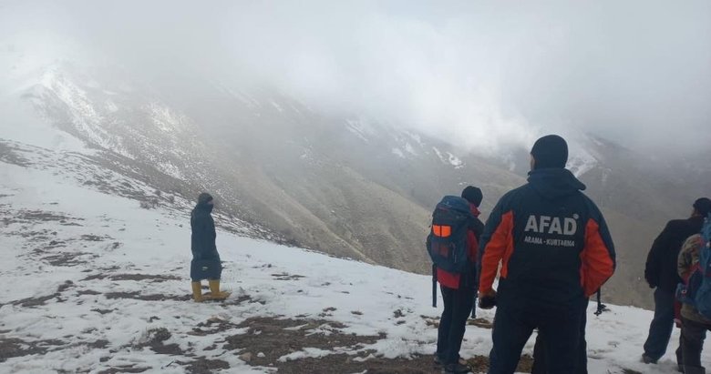 120 personel sahada: Bozdağ’da kaybolan dağcıyı arama çalışmaları İzmir’e kaydırıldı