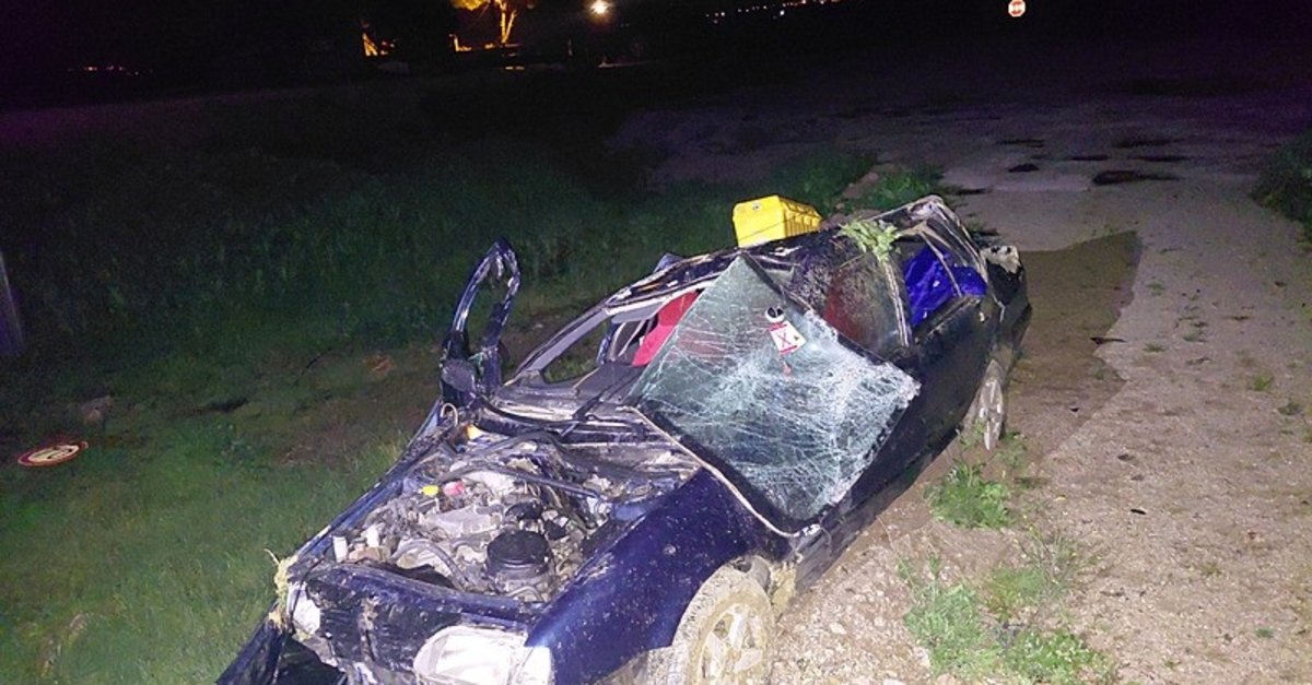 Manisa'da feci kaza! Otomobil şarampole uçtu: 1ölü 1 yaralı