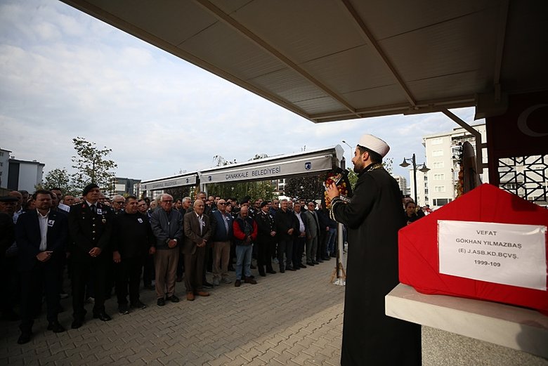 Çanakkale’de emekli astsubay komşusunun kurşunuyla hayatını kaybetti: Askeri törenle toprağa verildi