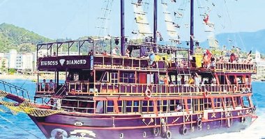 Turistleri taşıyan tekne battı
