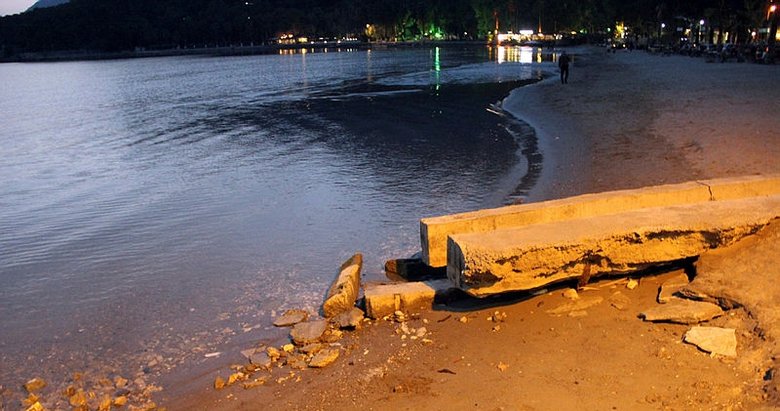 Akyaka’da ürküten görüntü, süper gelgitler başladı, deniz suyu 50 metre çekildi