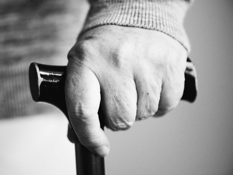 Hasta bastonlarıyla koleksiyon yapan mucize doktor