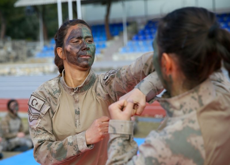 Türkiye’nin ilk kadın komando astsubayları göreve hazır