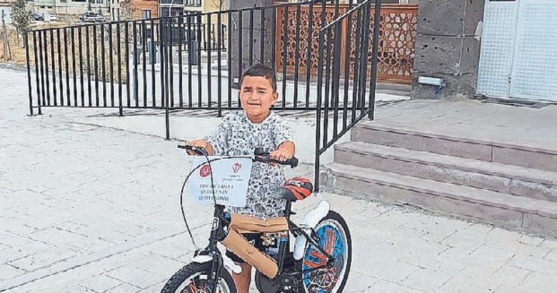 Kazada bisikletini kaybetti Diyanet yenisiyle sevindirdi