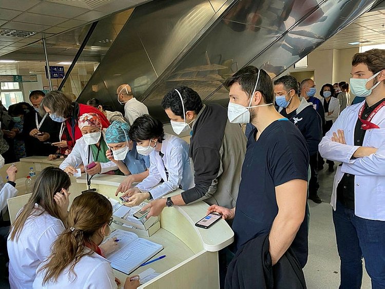 Vaka sayısındaki artış üzerine İzmir için kırmızı alarm verildi