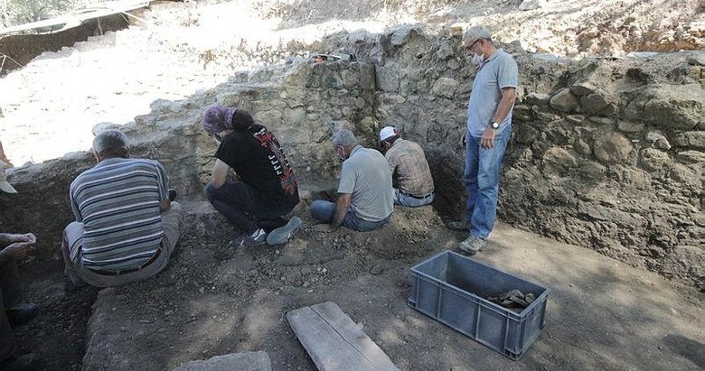 Antandros antik kentinde ticarî alan kazıları sürüyor