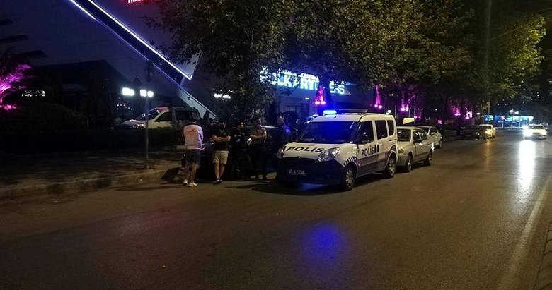 İzmir’de yarış faciası! Yol kenarındaki taksi sürücüsüne çarptı