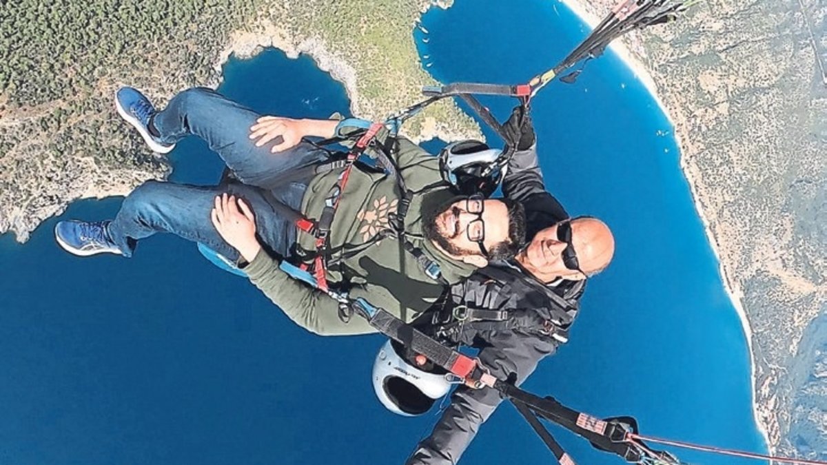 Hint diplomat Ölüdeniz’in keyfini çıkardı! Babadağ’a hayran kaldı