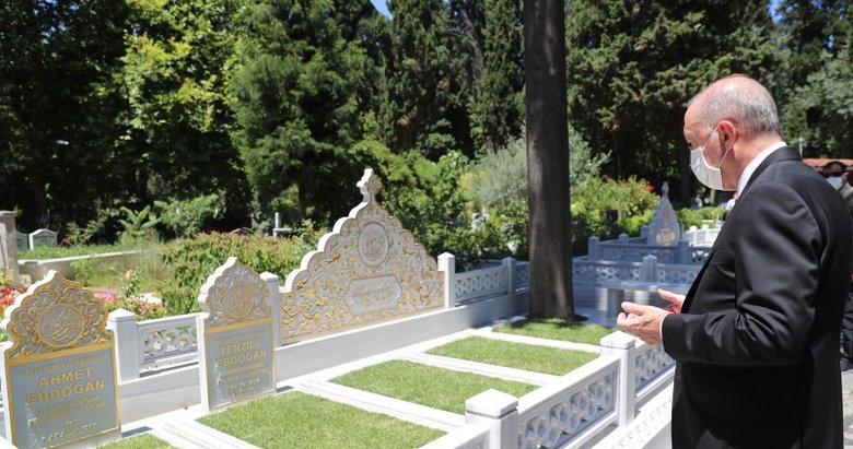 Başkan Erdoğan anne ve babasının mezarını ziyaret etti
