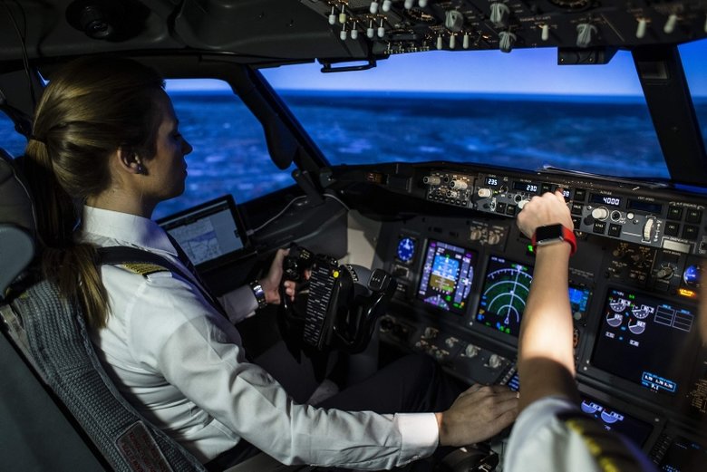 THY’nin tarihi uçuşunda en genç kaptan pilotu Selin Sevimli görev aldı