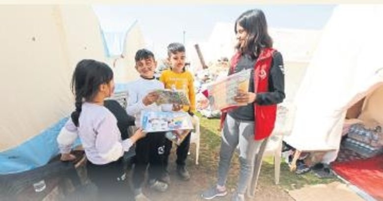 Acılı öğretmen çocukların gülümsemesiyle iyileşiyor