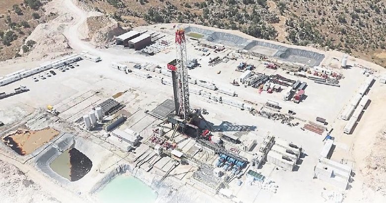 İki yerli petrol sondaj kulesi göreve başladı