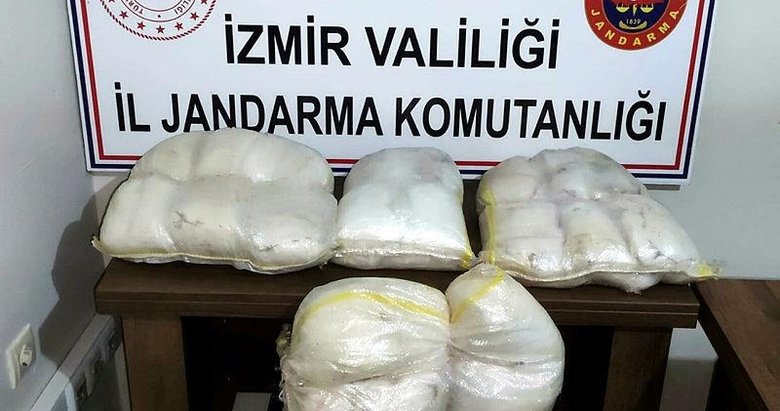 İzmir’de 26 kilo metamfetamine 4 tutuklama