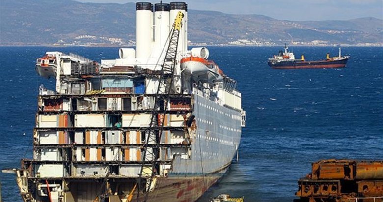 İzmir’de gemi söküm tesisinde zehirlenme şüphesi: 1 işçi hayatını kaybetti