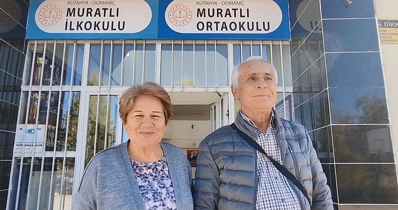 Ağlayarak ayrıldığı köye 49 yıl sonra geri döndü! Emekli öğretmenden okuluna vefa ziyareti