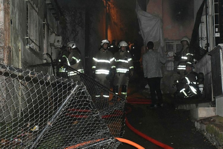 İzmir’de feci yangın! 1 kişi hayatını kaybetti