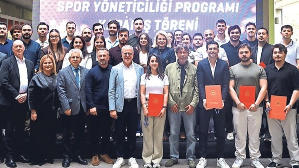 Spor Yöneticiligi mezunlarını verdi