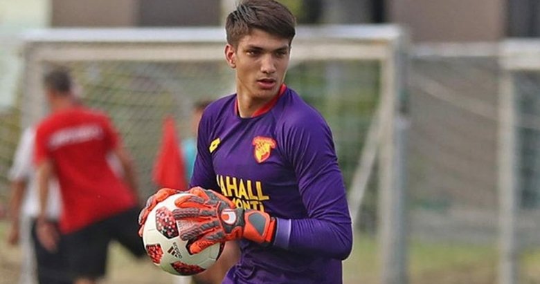 Göztepe’nin başarılı kalecisi Eren Bilen aynı zamanda mühendislik öğrencisi