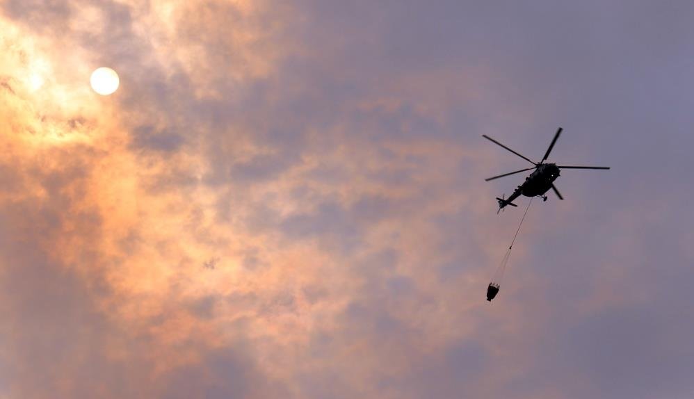 Komandolar karadan helikopterler havadan Bayır köyünü kurtarmaya çalışıyor