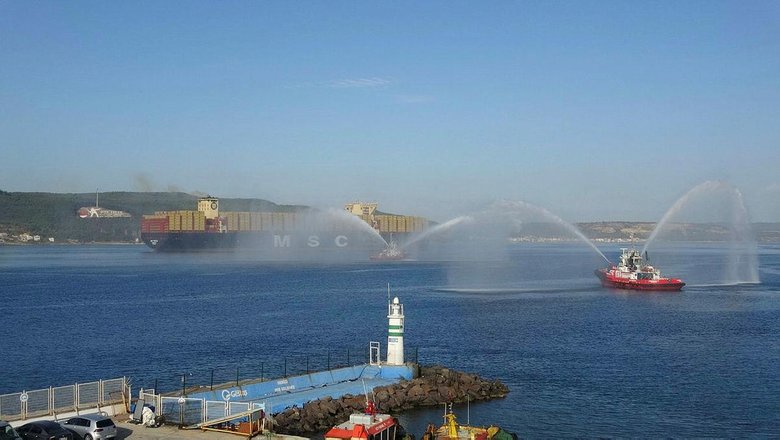 Dünyanın en büyük konteyner gemilerinden! MSC Türkiye Çanakkale Boğazı’ndan geçti