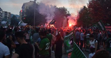 Abalı Denizlispor'da Süper Lig coşkusu! Taraftarlar meydanlara döküldü
