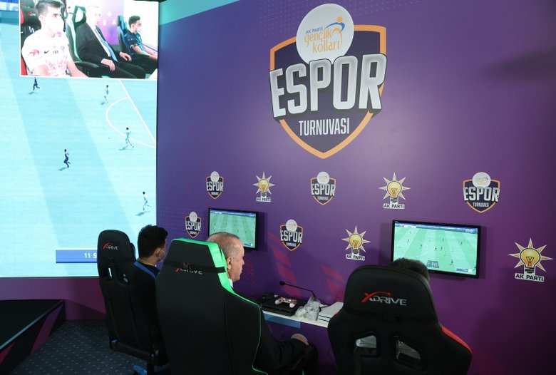 Başkan Erdoğan e-Spor turnuvasının final maçını izledi