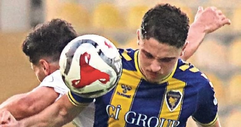 Bucaspor 1928 dibe demir attı