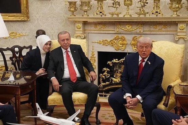 beyaz-sarayda-tarihi-zirve-baskan-erdogan-ve-donald-trump-gorusmesi-basladi-1758817882453.jpeg