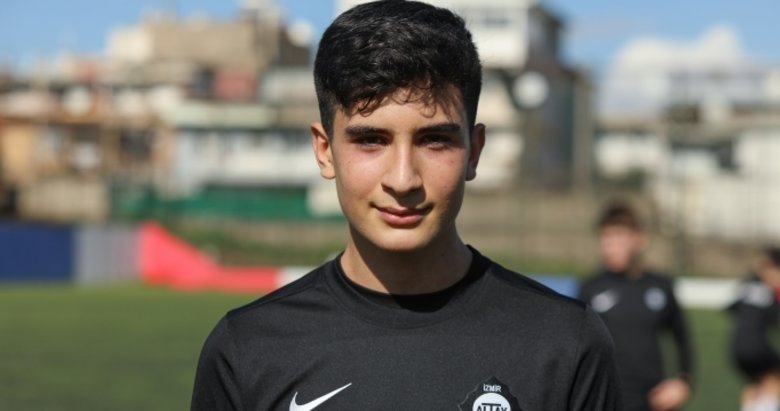 Altay gençlere sarıldı