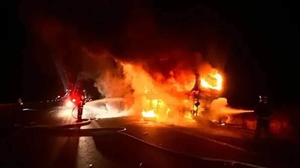 Alevlerin arasından sağ çıktı! 9 kişinin hayatını kaybettiği otobüs faciasından sağ kurtuldu! Erenay yaşadığı dehşeti ilk kez anlattı