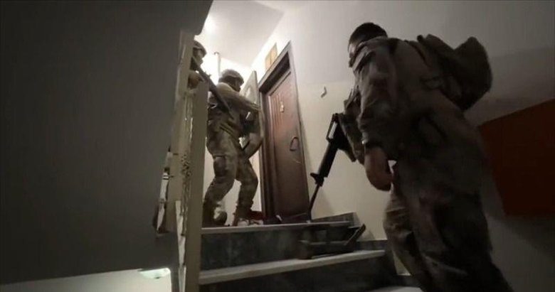 İzmir’de suç örgütü operasyonu: Polis eş zamanlı harekete geçti