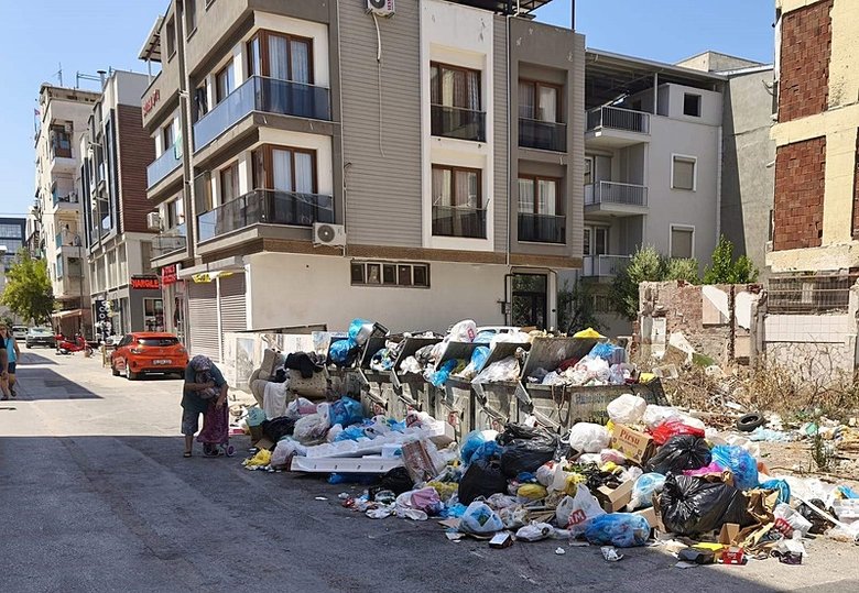 İzmir Büyükşehir Belediye Başkanı Cemil Tugay’a hizmet eleştirisi
