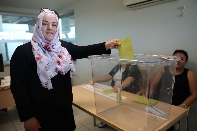 Gümrük ve sınır kapılarında oy verme işlemi başladı