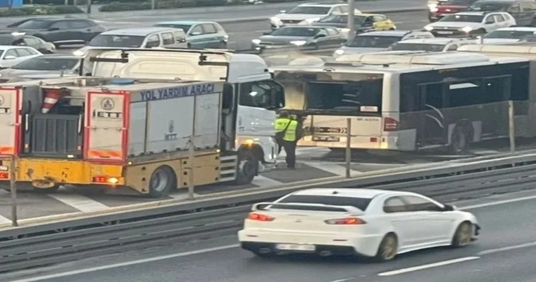 İstanbul’da metrobüs yangını!