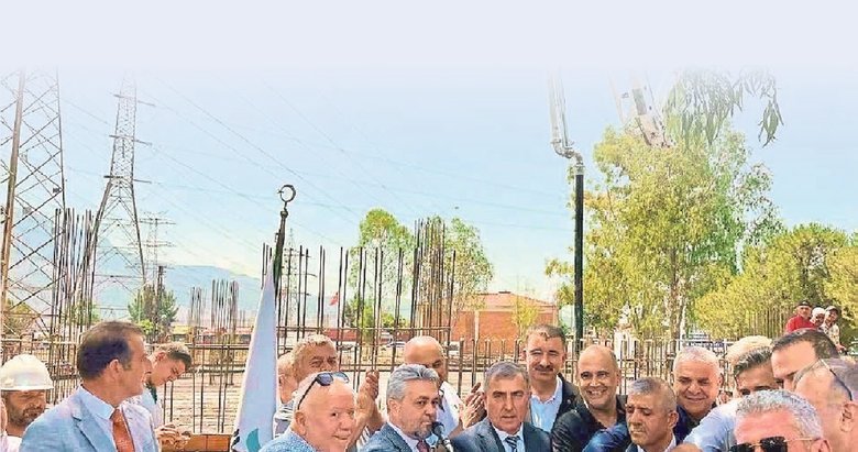 Ayakkabıcılar, sağlık merkezi ve camii için tek yürek oldu