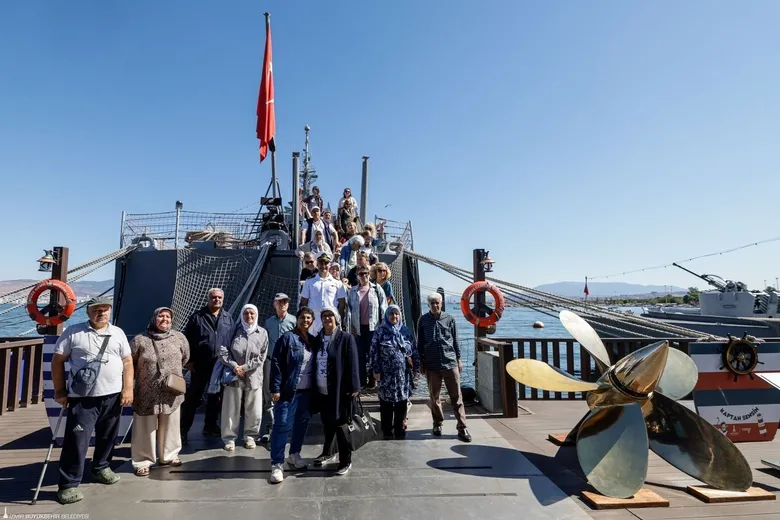 izmirde-emeklilere-ozel-ucretsiz-gezi-programi-basladi-1790758304524.jpeg
